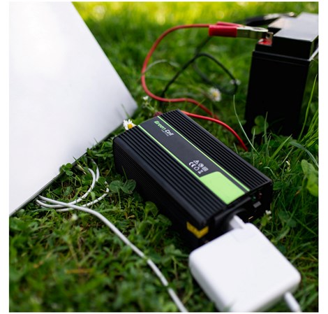 Green Cell strujni inverter 12V na 230V, 300W/600W Pure Sine Wawe (INV05DE)