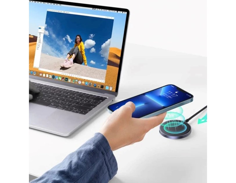 UGREEN bežični magnetski punjač, 15W, sivi