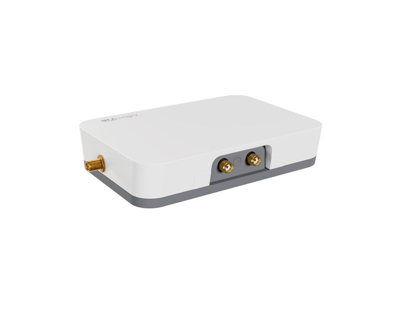 Mikrotik KNOT LR8 kit - IoT Gateway, 650MHz CPU, 64MB RAM, 2×10/100Mbps (PoE-in/PoE-out) 2.4Ghz 802.11b/g/n Dual Chain, R11e-LoRa8 card (863-870MHz 14dBm), BT5.2, GPS, microUSB, RouterOS L4