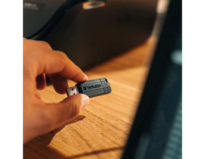 Verbatim USB2.0 PinStripe 16GB, crni