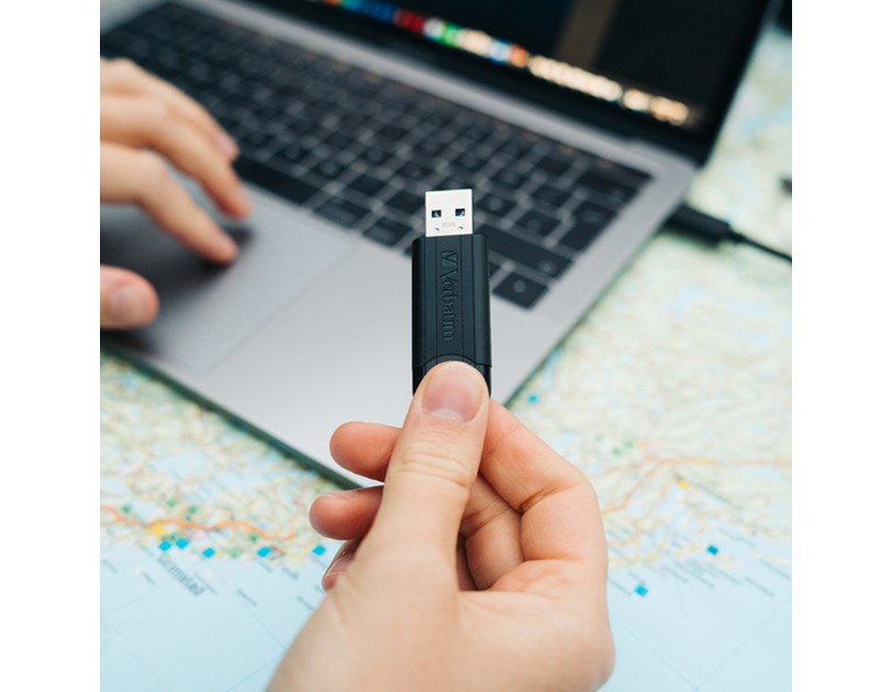 Verbatim PinStripe 16GB USB3.2 Gen1, crni