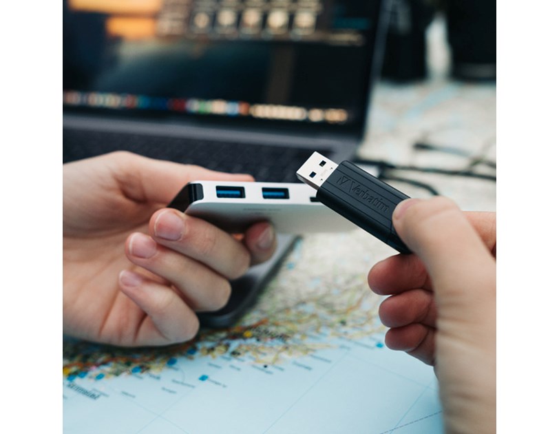 Verbatim PinStripe 16GB USB3.2 Gen1, crni