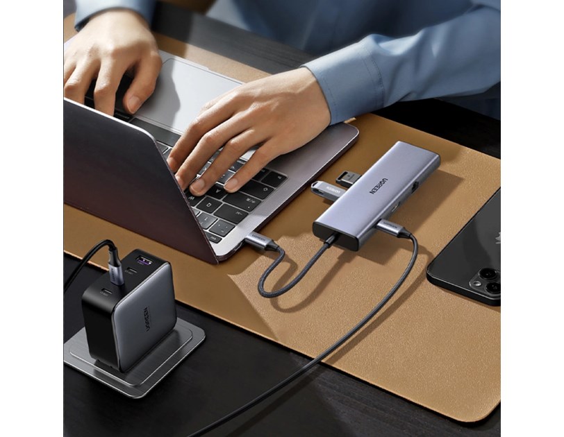 UGREEN 9-portni USB-C HUB 3xUSB-A,1xHDMI 4K 60, 1xVGA, 1xUSB-C PD 100W, 1xRJ45, 1xSD, 1xTF, sivi