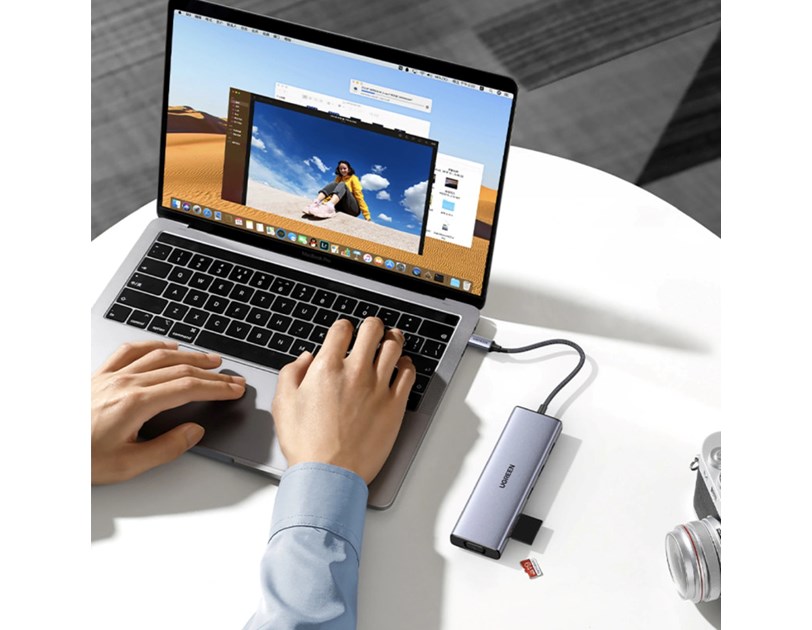 UGREEN 9-portni USB-C HUB 3xUSB-A,1xHDMI 4K 60, 1xVGA, 1xUSB-C PD 100W, 1xRJ45, 1xSD, 1xTF, sivi