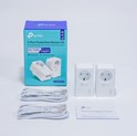TP-Link AV1000 Powerline Gigabit mrežni adapter, 1000Mbps, dodatna strujna utičnica, 2×G-LAN, HomePlug AV2 (duplo pakiranje)