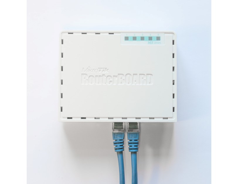 Mikrotik RB750Gr3, hEX, Dual Core 880MHz MHz CPU, 256MB RAM, 5×Gigabit LAN, USB, RouterOS L4, plastično kućište, PSU