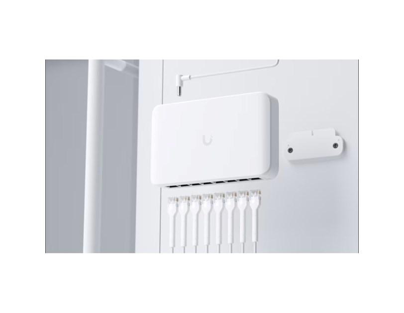 Ubiquiti UniFi Managed 8-port Gigabit Switch (4-port PoE+) 52W (USW-LITE-8-PoE)