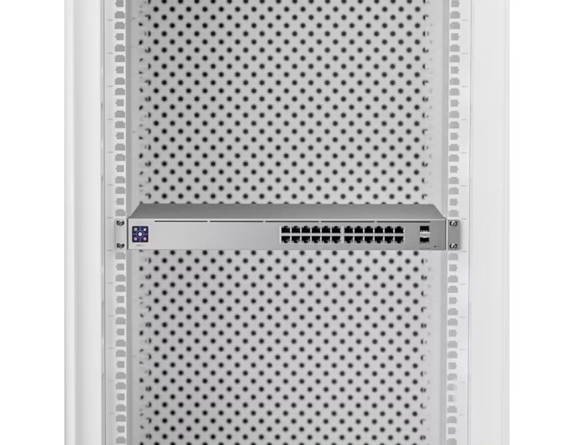 Ubiquiti UniFi Managed 24-port Gigabit L3 Switch, 16-port PoE+, 8-port PoE++, 2×10G SFP+, Rackmount, 400W (USW-PRO-24-PoE-Gen2)