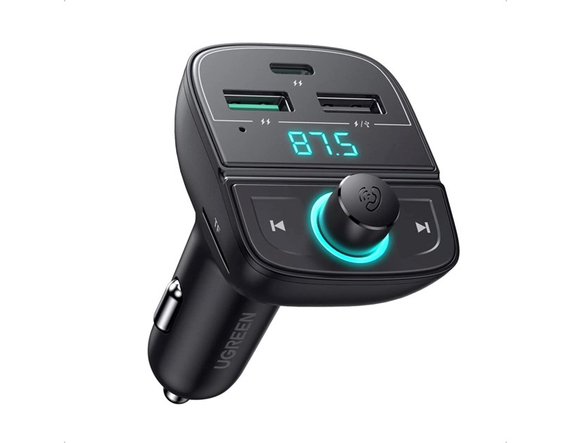 UGREEN FM transmiter za auto LED zaslon, Bluetooth, TF kartica 128 GB, USB-C, 2x USB, Quick charge 3.0, crni