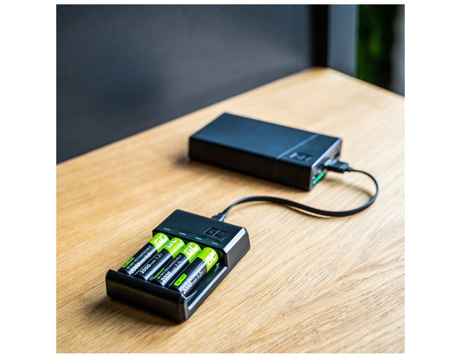Green Cell punjač VitalCharger + 4x baterije AA 2000mAh Ni-MH