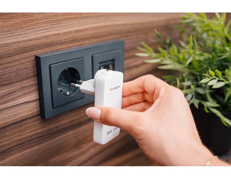 Verbatim Essentials Slim GaN zidni punjač 65 W, 2xUSB-C PD3.0, bijeli